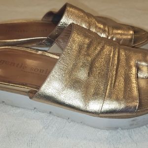 Womens  sz 8 Gentle Soul Gold sandal